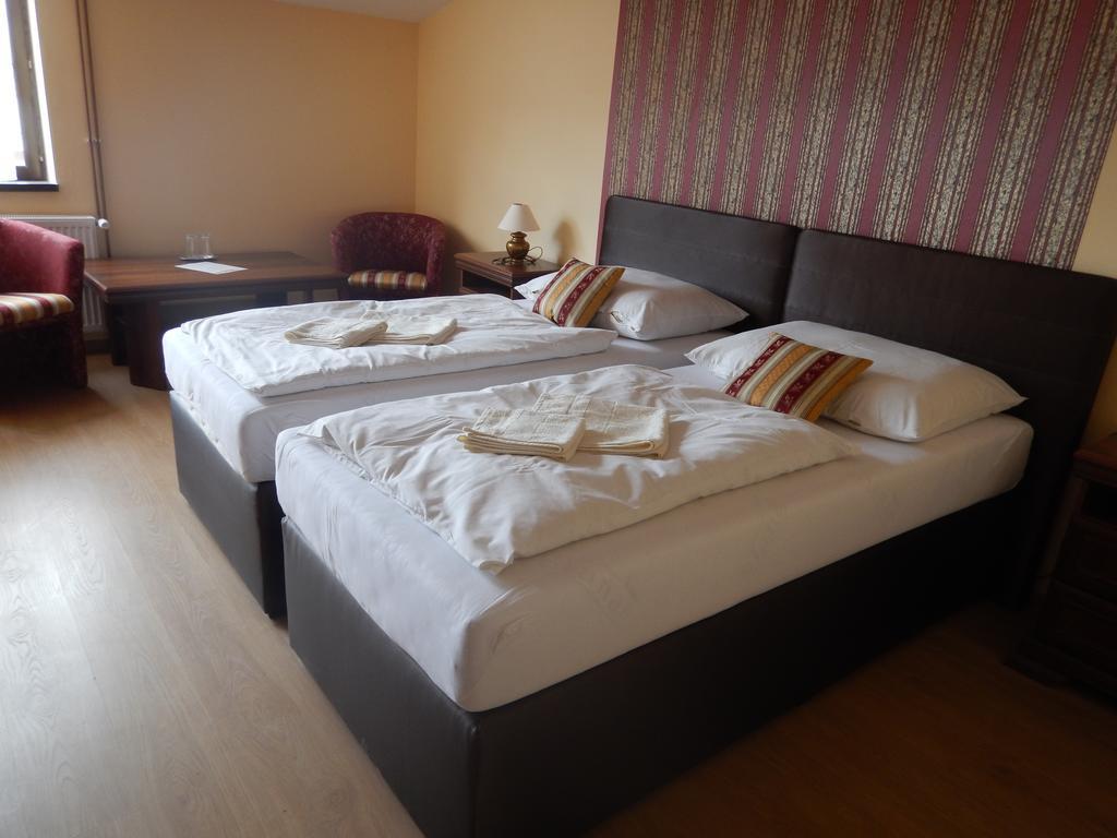 Hotel Konsky Dvor Brzotín Habitación foto
