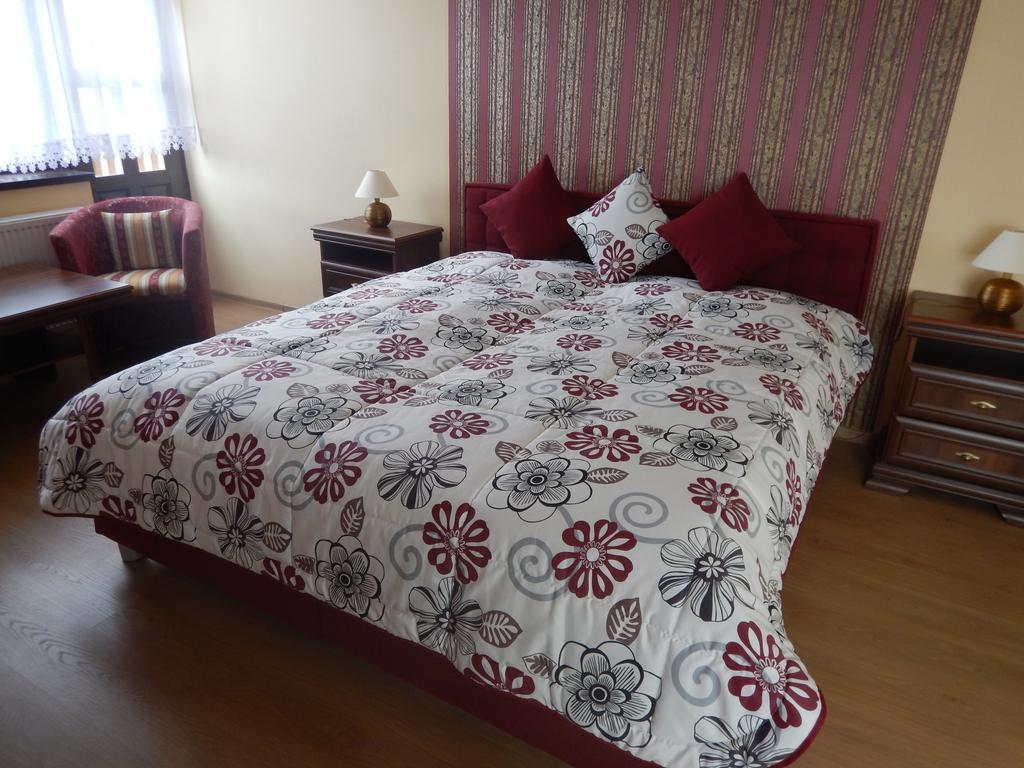 Hotel Konsky Dvor Brzotín Habitación foto